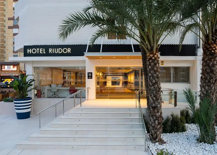Benidorm hotels near Zona guiri