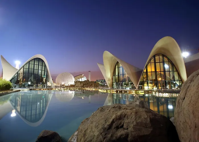 Valencia Cheap Hotels near Bayside Marketplace