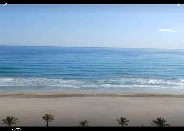 Sol Y Descanso En La Playa De San Juan Alicante