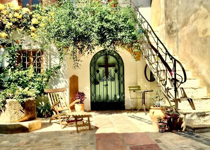 Oliva Courtyard Guesthouse