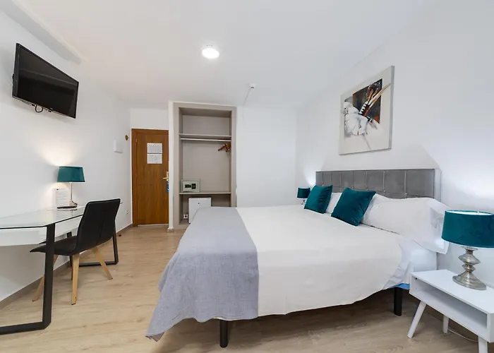 Torrevieja hotels near Parque de Las Naciones