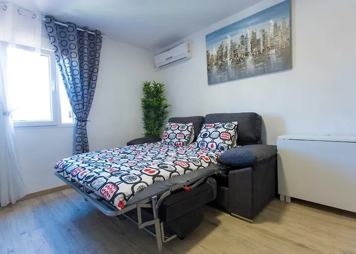 Boutique Versus Apartments Near City Of Arts Valenza