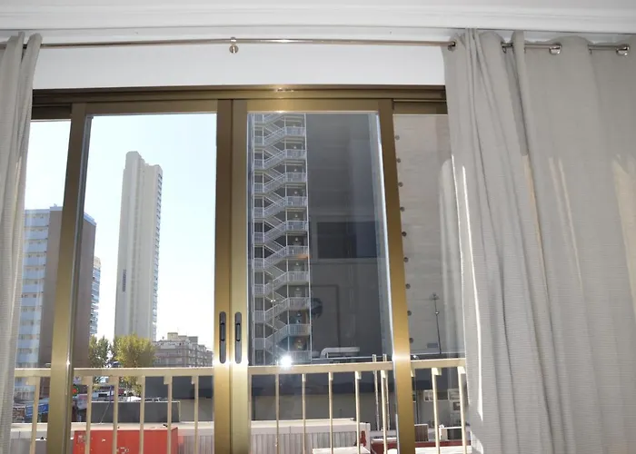 Apts Ara With Pool Benidorm che accetta animali